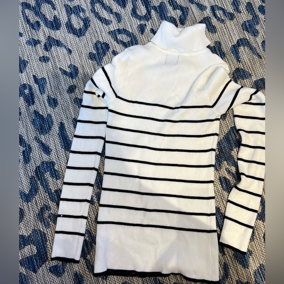 Forever 21 white and black striped turtleneck size large - Picture 1 of 3